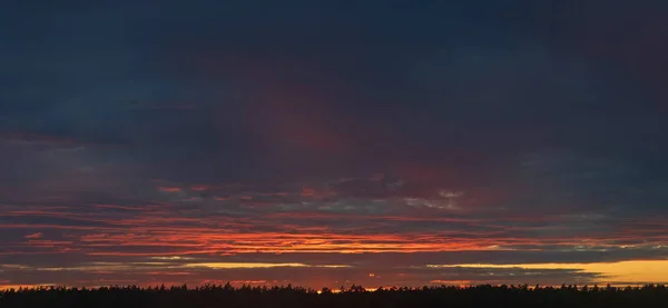 Färgglad Dramatisk Himmel Med Moln Vid Solnedgången — Stockfoto