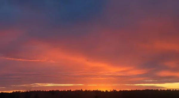 Bunte Dramatische Himmel Mit Wolken Bei Sonnenuntergang — Stockfoto