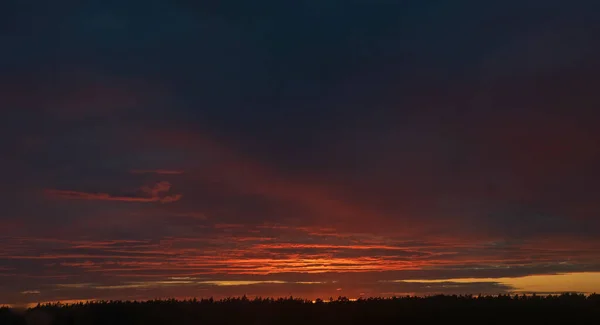 Bunte Dramatische Himmel Mit Wolken Bei Sonnenuntergang — Stockfoto