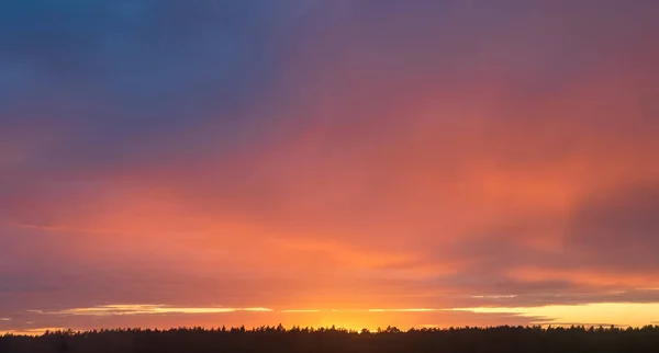 Bunte Dramatische Himmel Mit Wolken Bei Sonnenuntergang — Stockfoto