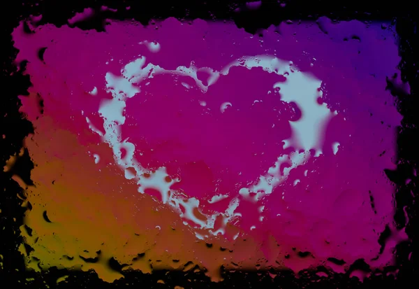 Сердце Радужного Цвета Абстрактное Фото Капельками Воды Стекле Изолированный Белом — стоковое фото
