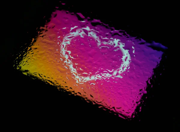 Coração Com Listras Multicoloridas Fundo Preto Foto Abstrata Coração Com — Fotografia de Stock