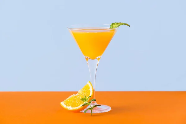 Fresh Orange Juice Mint Leafs Slice Base Orange Surface Light — Stock Photo, Image