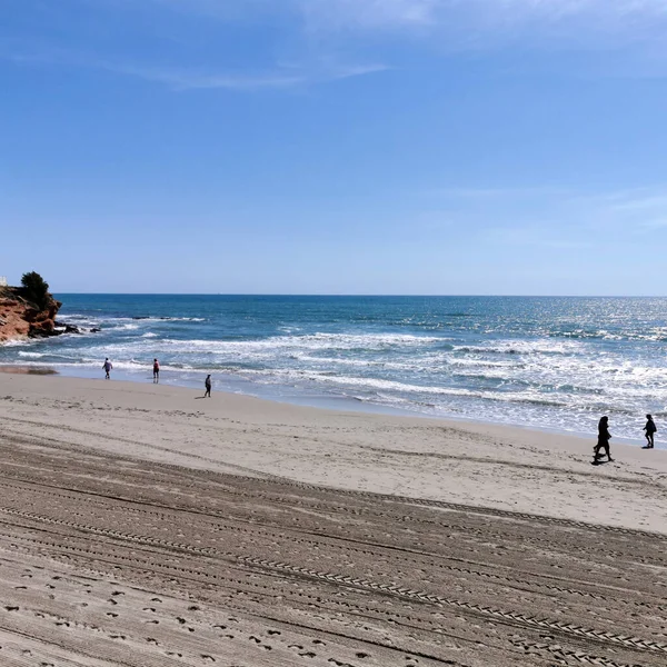 Karantinadan Sonra Deniz Boyunca Yürür Plajlar Turistlere Açık Ama Tıbbi — Stok fotoğraf