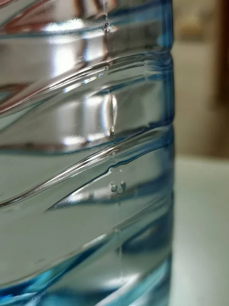 Бутылка Воды Столе Офисе — стоковое фото
