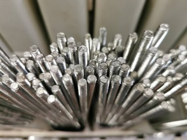İnşaat, endüstri ve onarım için özel vidalar