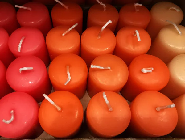 Aromatische Kaarsen Van Verschillende Kleuren Etalage — Stockfoto