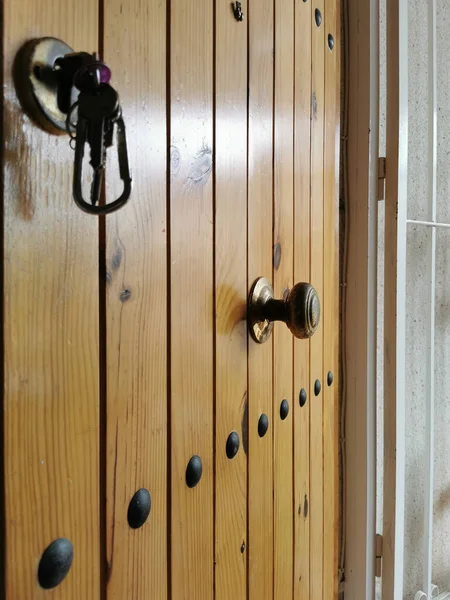 Otwarte Drzwi Kluczami Otworze — Zdjęcie stockowe