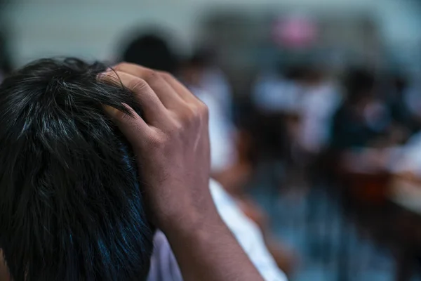 Ansioso Uniforme Studente Seduta Esame Scuola Con Stress — Foto Stock