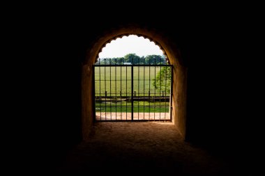 Rang ghar sibsagar assam, bir zamanlar kraliyet spor pavyonu olarak hizmet veren iki katlı bir bina.