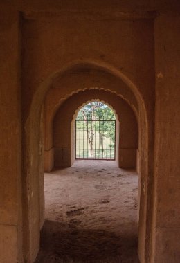 Rang ghar sibsagar assam, bir zamanlar kraliyet spor pavyonu olarak hizmet veren iki katlı bir bina.