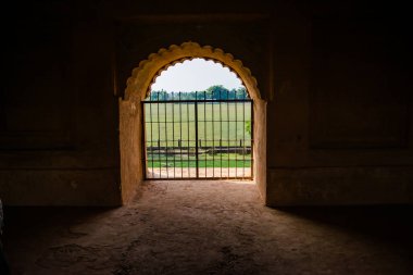 Rang ghar sibsagar assam, bir zamanlar kraliyet spor pavyonu olarak hizmet veren iki katlı bir bina.