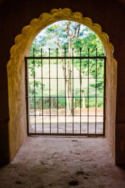 Rang ghar sibsagar assam, bir zamanlar kraliyet spor pavyonu olarak hizmet veren iki katlı bir bina.