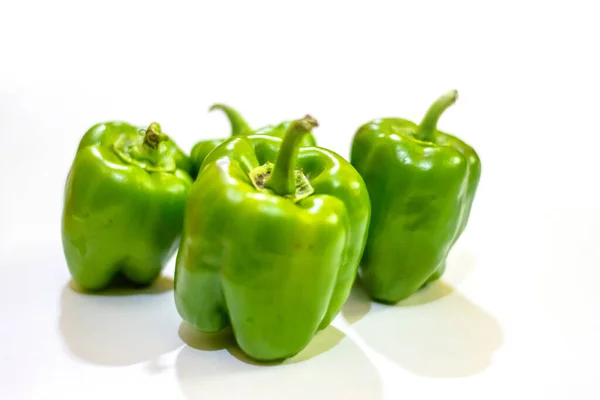 Capsicum Pimiento Verde Fresco Aislado Sobre Fondo Blanco — Foto de Stock