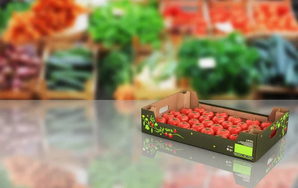 Fresh tomatos in box on market background with reflection and pl — Stock Photo, Image