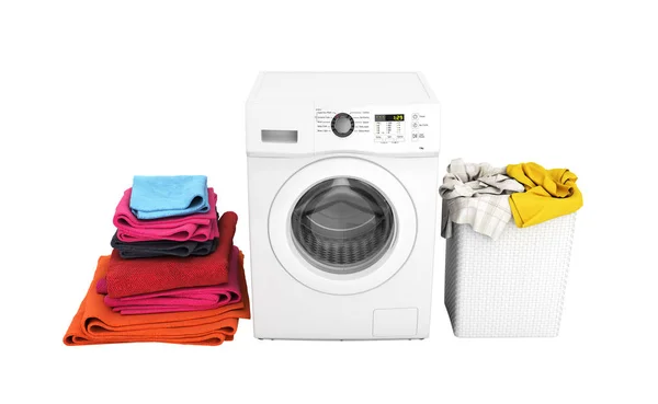 Концепция стиральной одежды Стиральная машина с цветными полотенцами — стоковое фото
