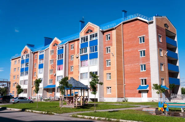 Berezovka köyündeki modern apartman.