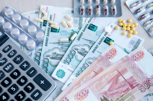 Masada para, Rus rublesi, hesap makinesi ve ilaçlar var. Pahalı ilaç.