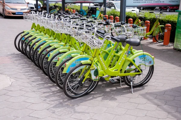 China Heihe Julho 2019 Aluguel Bicicletas Perto Estrada Rua Cidade — Fotografia de Stock
