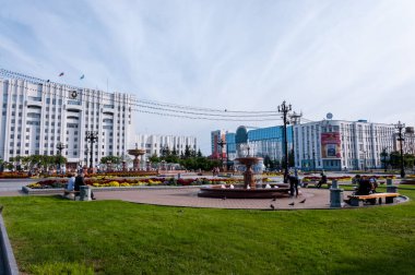 Rusya, Khabarovsk, 8 Ağustos 2019: Khabarovsk şehrindeki Lenin Meydanı 'ndaki Khabarovsk Hükümet Binası
