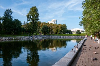 Rusya, Khabarovsk, 8 Ağustos 2019: Yaz kenti göletleri, Khabarovsk kenti eğlence parkı