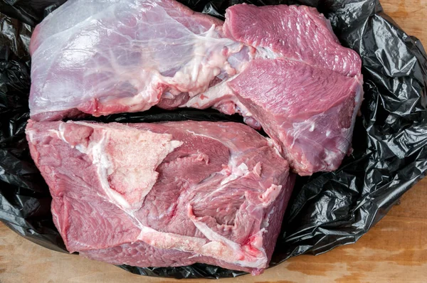비닐봉지 가공하지 쇠고기 보이는 — 스톡 사진