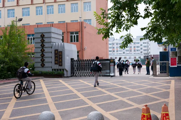 China Heihe Julho 2019 Crianças Vão Escola Manhã Uma Rua — Fotografia de Stock