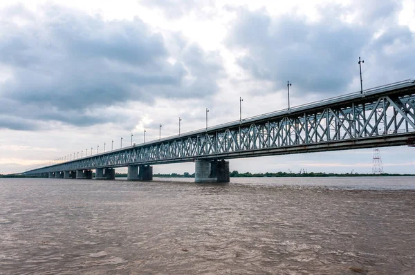 Rusia Khabarovsk Agustus 2019 Jembatan Jalan Sungai Amur Kota Khabarovsk — Stok Foto