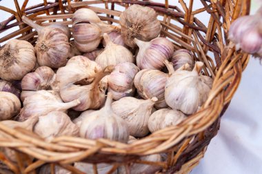 Sonbahar hasadı: sarımsaklı sepet