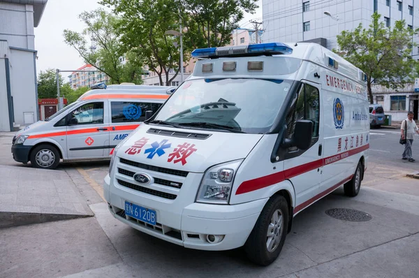 Çin, Heihe, Temmuz 2019: Yazın Çin 'in Heihe şehrinde ambulanslar