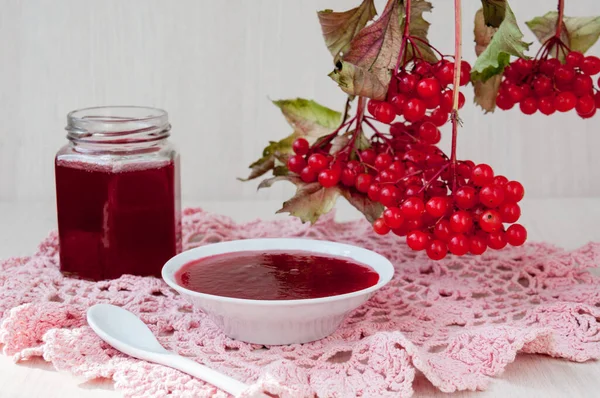 Hayat: Viburnum 'dan bir kavanoz reçel