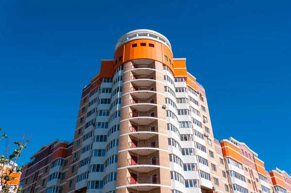 Casa Moderna Residencial Contexto Céu Azul — Fotografia de Stock