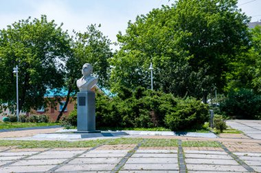 Rusya, Vladivostok, Temmuz 2018: Yapay Zeka Anıtı Yazın Shchetinina meydanında
