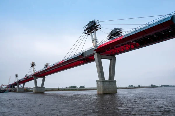 Rusya, Blagoveshchensk, Temmuz 2019: Amur Nehri üzerinde Blagoveshchensk 'ten Çin' in Heihe kentine giden köprü.