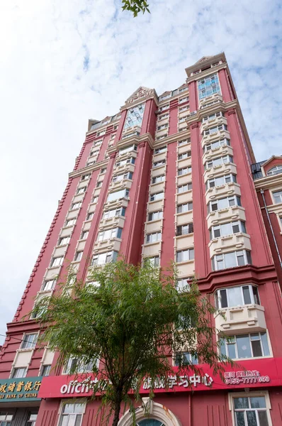 中国黑河 2019年7月 夏季黑河市街道的高层住宅建筑 — 图库照片