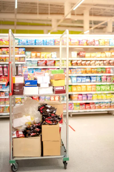 Los Productos Comida Bebida Pasillo Del Estante Del Supermercado Preparan — Foto de Stock