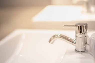 Paslanmaz mutfak musluğu evin içinde kullanmak için ve mutfak odası ve banyo dekorasyonu için yeni tasarım..