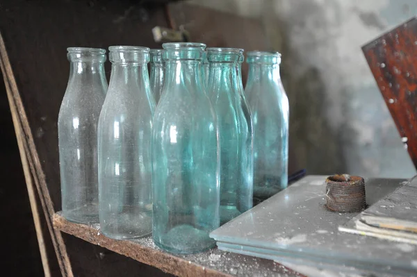 Stare Zakurzone Sowieckie Butelki Strefie Czarnobyla Porzucone Rzeczy — Zdjęcie stockowe