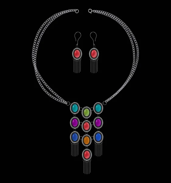一套相当现实的手工制作的东方阿拉伯印度吉普赛项链和五彩缤纷的耳环的矢量图解 — 图库矢量图片