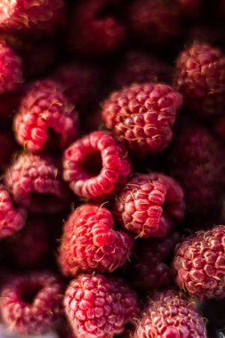 Organik ahududu arkaplanı. Faydalı yemek.