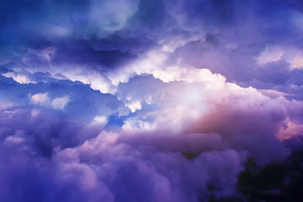 Natur Hintergrund Von Wolken Und Dämmerungshimmel Über Dem Berg — Stockfoto