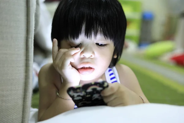 Sleepy Kid Lay Floor Play Smartphone Cute Asian Kid Playing — Stock Photo, Image