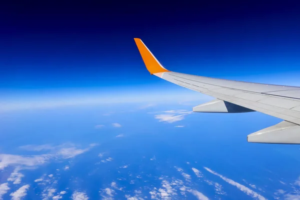 Ala Del Avión Sobre Cielo Azul Nube —  Fotos de Stock