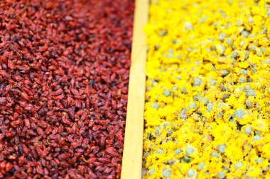 Herb tohum veya lezzet, gıda, ilaç veya parfüm için kullanılan çiçekler