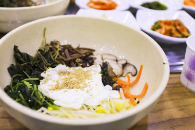 Kore yemeği, karışık pirinç Bibimbab, Kore yemeği geleneksel