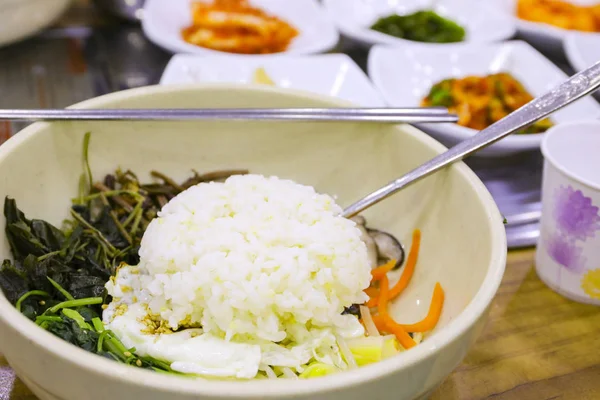 伝統的な韓国料理 混合米ビビンバ韓国料理 — ストック写真