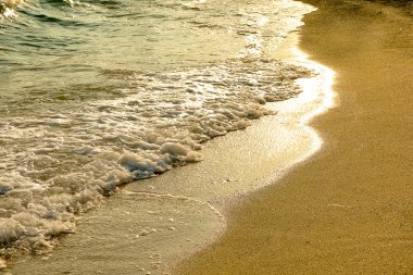 Gündüz, okyanus dalgaları görünümünü