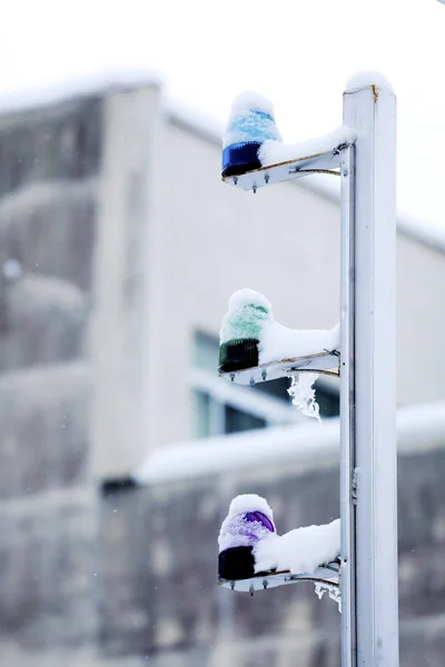 Barikat Kırmızı Huni Closeup Görünümü Üzerinde Kar — Stok fotoğraf