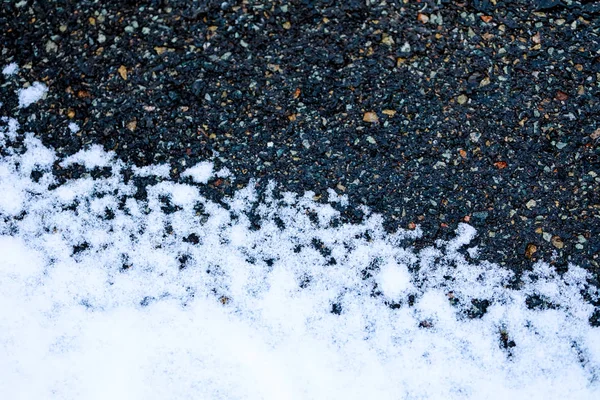 道路上的雪融化 特写镜头 — 图库照片