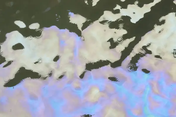Saastunut Öljystä Veteen — kuvapankkivalokuva
